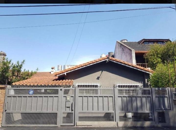 Casa · 220m² · 4 Ambientes · 1 Cochera