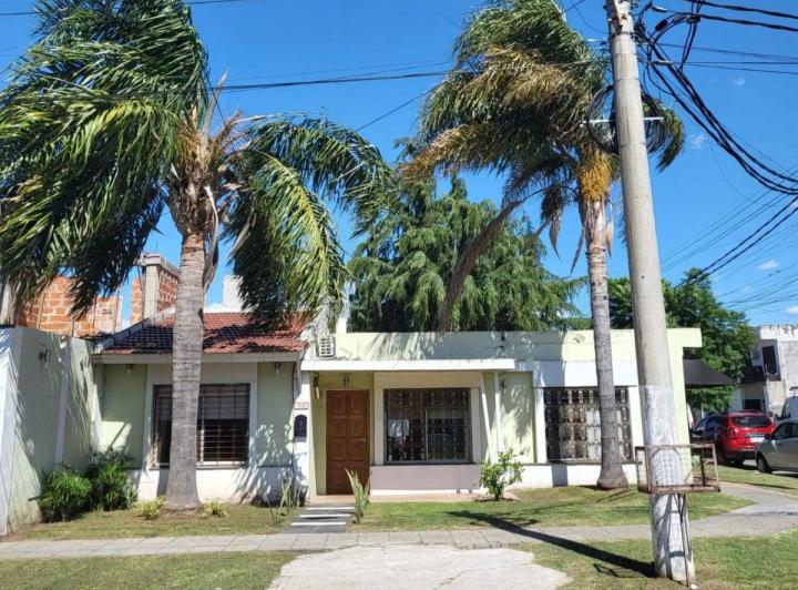 Casa · 248m² · 4 Ambientes · 3 Cocheras