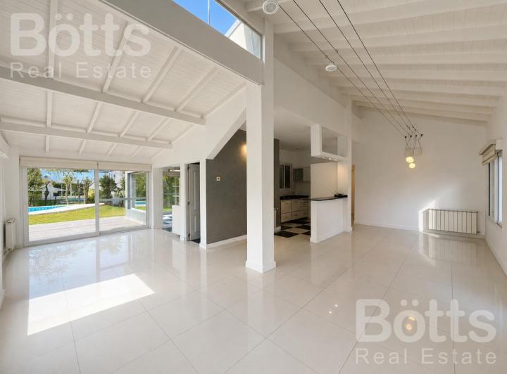 Casa · 140m² · 3 Ambientes · 3 Cocheras