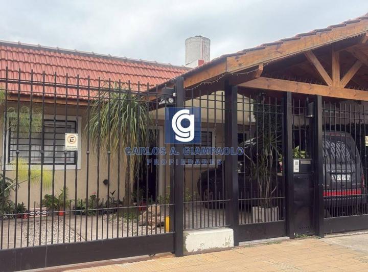 Casa · 240m² · 7 Ambientes · 2 Cocheras