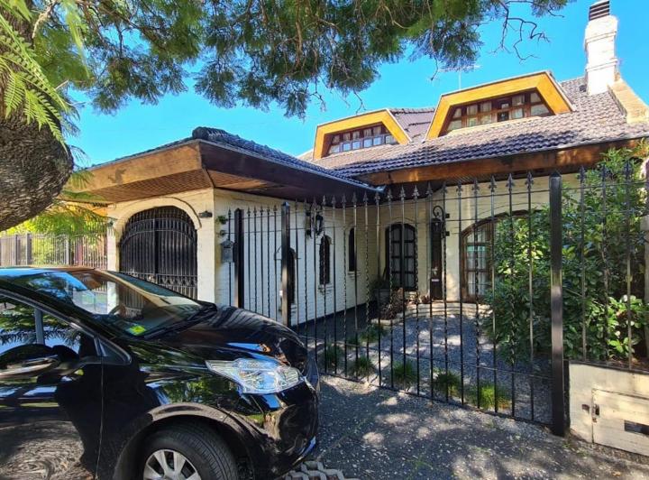 Casa · 285m² · 4 Ambientes · 1 Cochera
