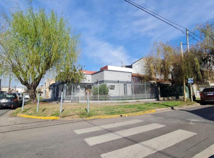 Casa · 193m² · 4 Ambientes · 3 Cocheras