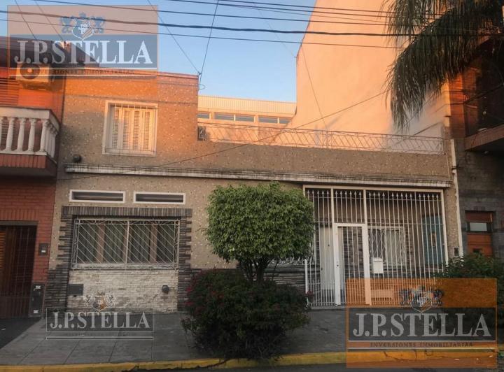 Casa · 229m² · 5 Ambientes · 1 Cochera