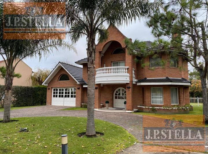 Casa · 283m² · 5 Ambientes · 2 Cocheras