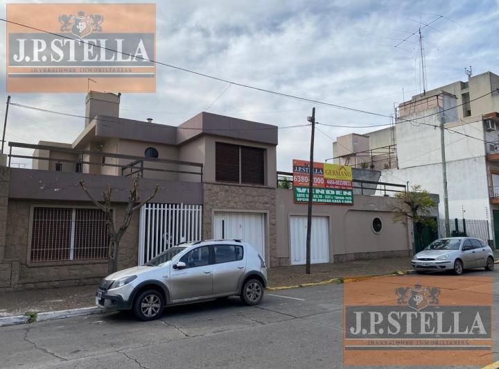 Casa · 250m² · 4 Ambientes · 1 Cochera