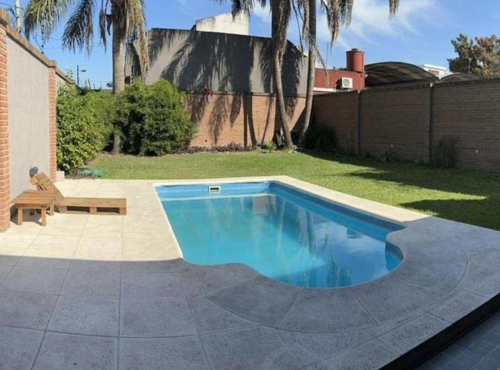 Casa · 250m² · 5 Ambientes · 2 Cocheras