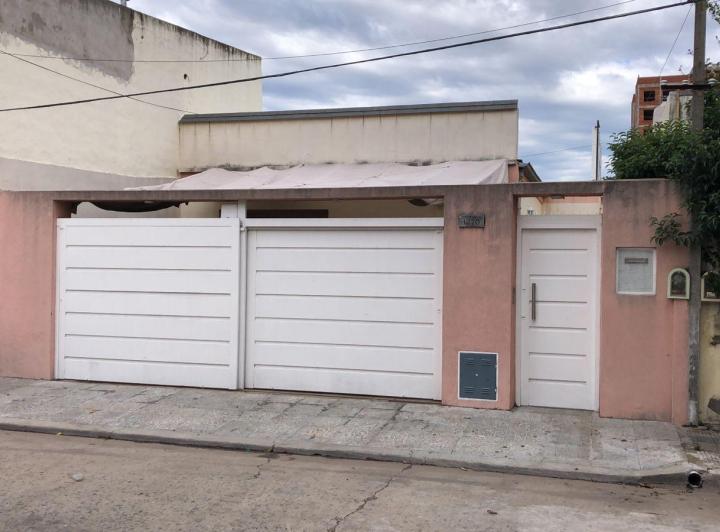 Casa · 100m² · 4 Ambientes · 2 Cocheras