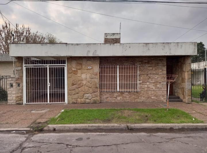 Casa · 200m² · 3 Ambientes · 1 Cochera