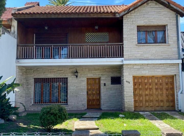 Casa · 170m² · 4 Ambientes · 1 Cochera