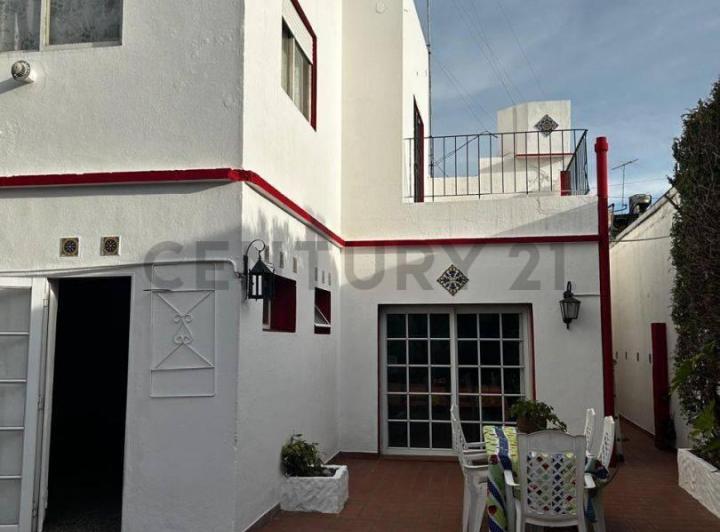 Casa · 200m² · 8 Ambientes