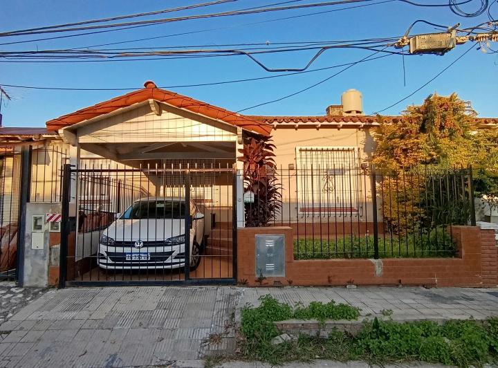 Casa · 90m² · 4 Ambientes · 1 Cochera