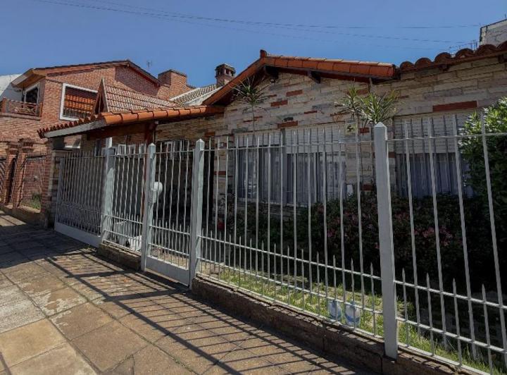 Casa · 200m² · 4 Ambientes · 2 Cocheras
