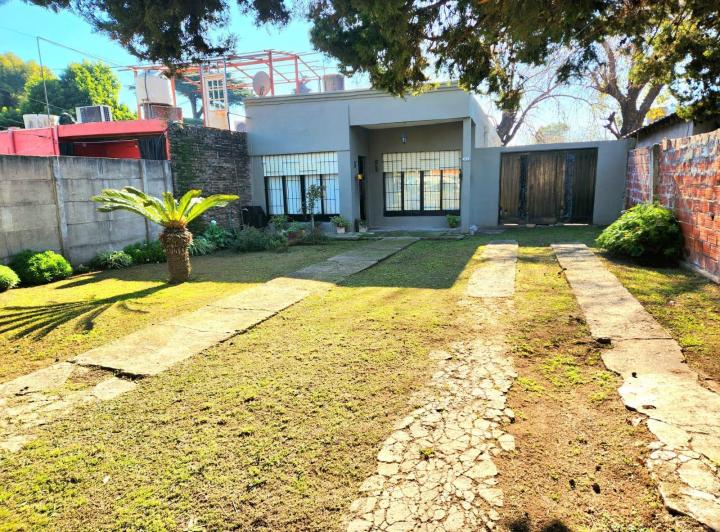 Casa · 90m² · 3 Ambientes · 5 Cocheras