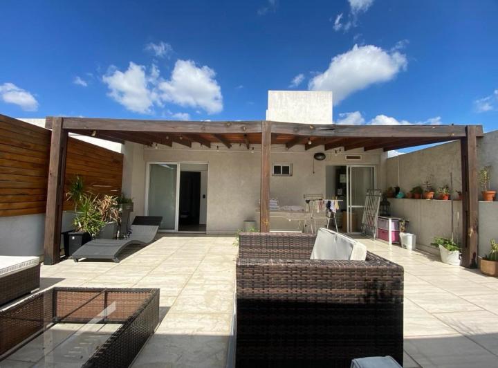 Casa · 300m² · 5 Ambientes · 4 Cocheras