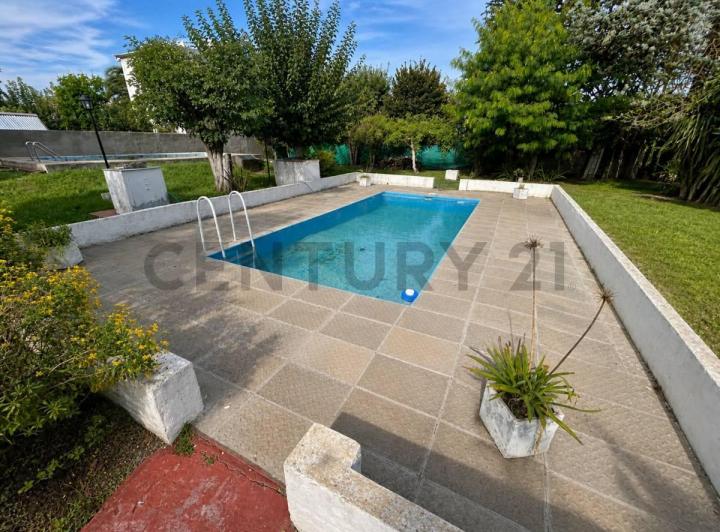 Casa · 360m² · 6 Ambientes · 1 Cochera