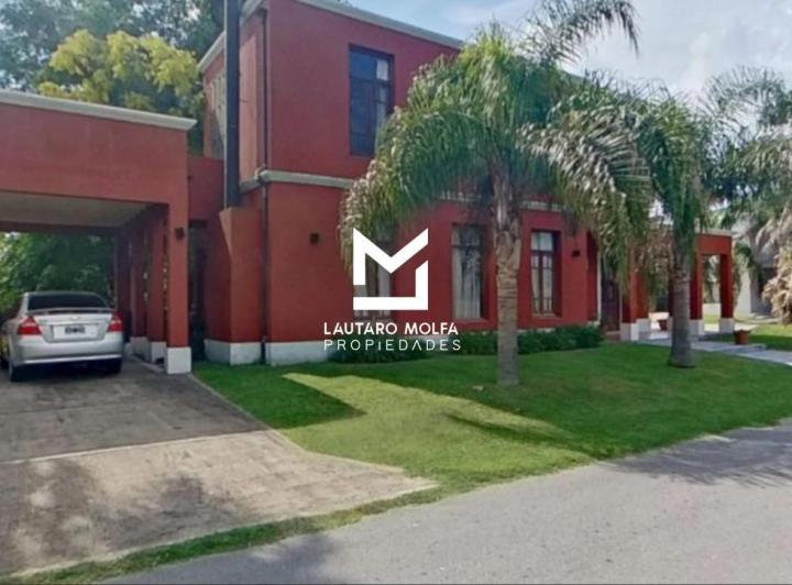 Casa · 230m² · 4 Ambientes · 1 Cochera