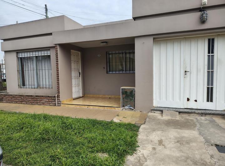 Casa · 75m² · 4 Ambientes · 2 Cocheras