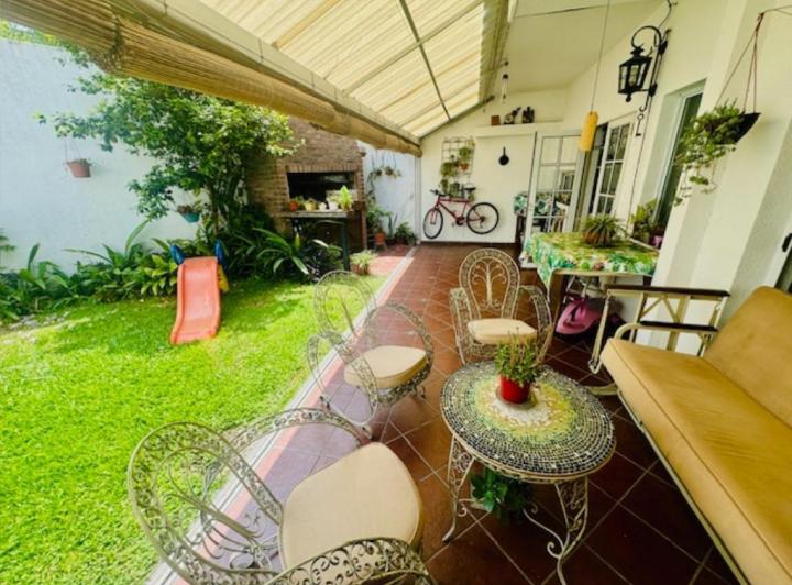 Casa · 100m² · 4 Ambientes · 1 Cochera