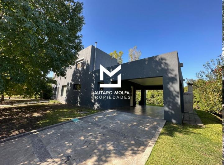 Casa · 230m² · 5 Ambientes · 3 Cocheras