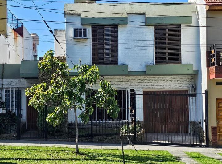 Casa · 150m² · 3 Ambientes · 1 Cochera