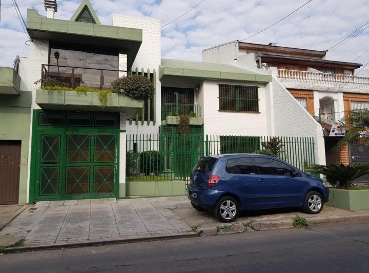 Casa · 285m² · 6 Ambientes · 2 Cocheras