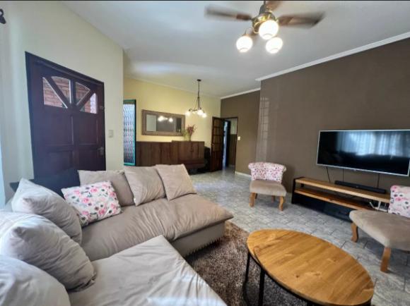 Casa · 200m² · 3 Ambientes · 1 Cochera