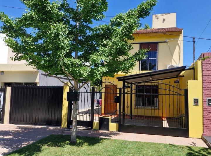 Casa · 310m² · 5 Ambientes · 4 Cocheras