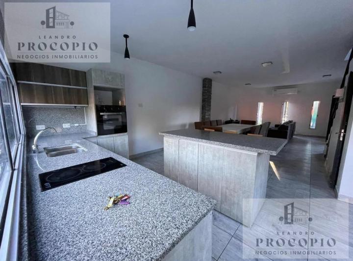 Casa · 160m² · 4 Ambientes · 1 Cochera