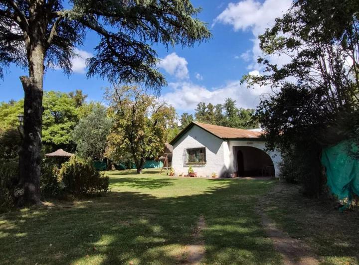 Casa · 250m² · 8 Ambientes · 1 Cochera