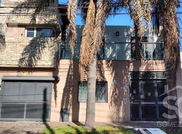 Casa · 180m² · 5 Ambientes · 2 Cocheras