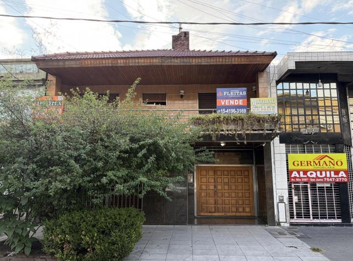 Casa · 337m² · 5 Ambientes · 2 Cocheras