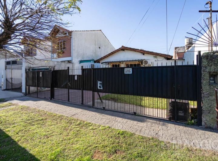 Casa · 92m² · 3 Ambientes · 2 Cocheras