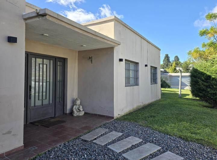 Casa · 130m² · 4 Ambientes · 2 Cocheras