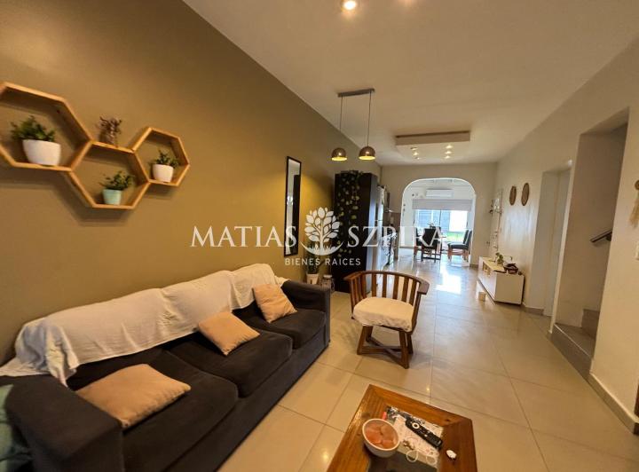 Casa · 270m² · 6 Ambientes · 1 Cochera