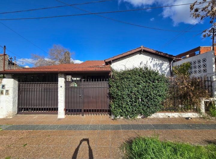 Casa · 163m² · 4 Ambientes · 2 Cocheras