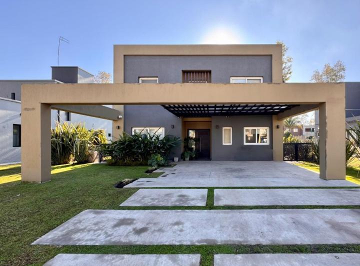 Casa · 178m² · 5 Ambientes · 2 Cocheras