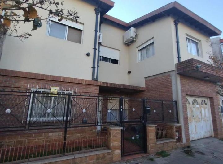 Casa · 150ha · 7 Ambientes · 1 Cochera
