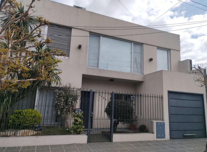 Casa · 148m² · 5 Ambientes · 1 Cochera