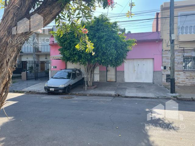 Casa · 220m² · 5 Ambientes · 1 Cochera