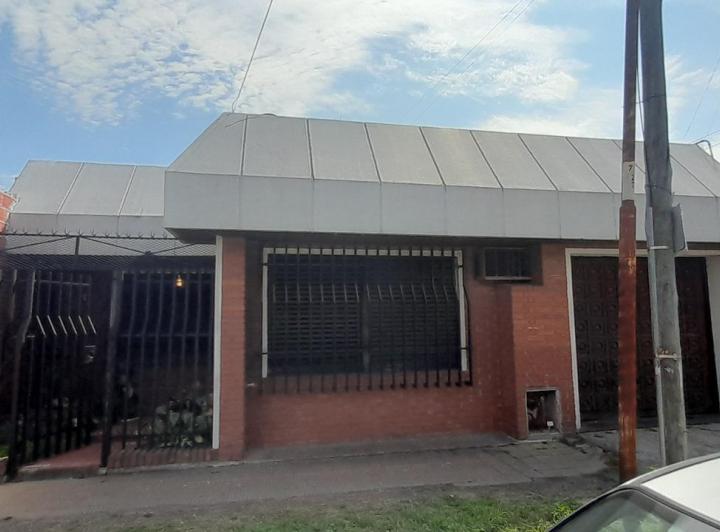 Casa · 102m² · 4 Ambientes · 1 Cochera