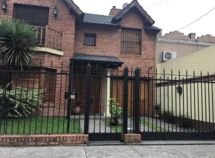 Casa · 190m² · 3 Ambientes · 1 Cochera