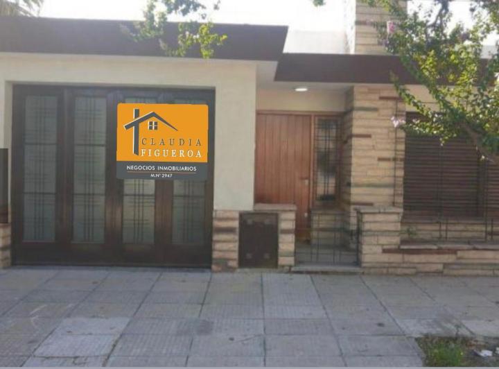 Casa · 230m² · 3 Ambientes · 1 Cochera