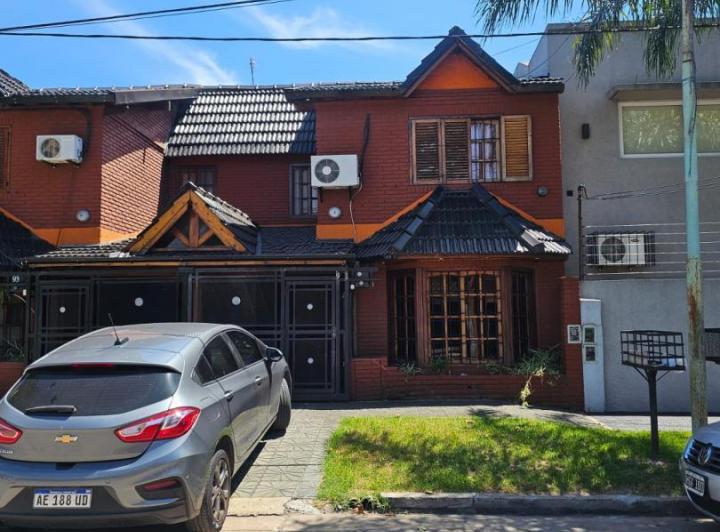 Casa · 90m² · 4 Ambientes · 1 Cochera
