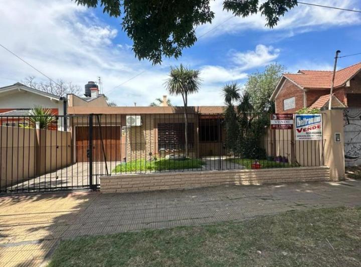 Casa · 140m² · 4 Ambientes · 2 Cocheras