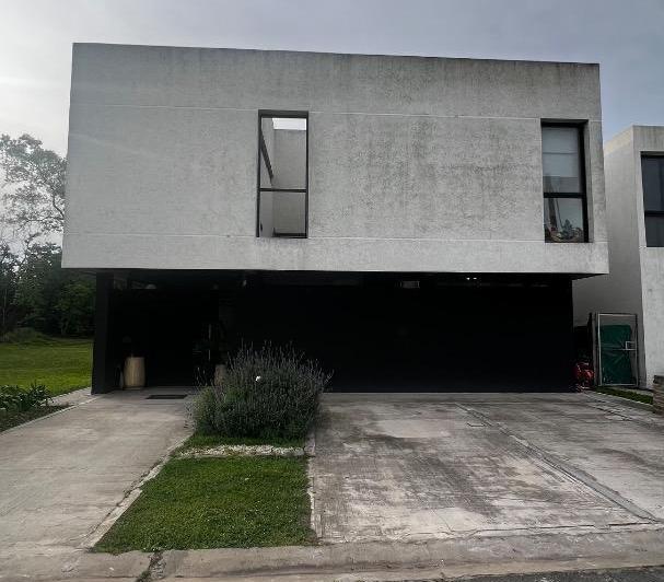 Casa · 235m² · 5 Ambientes · 2 Cocheras