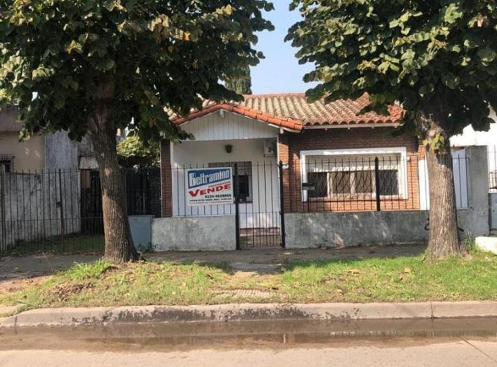 Casa · 80m² · 3 Ambientes · 2 Cocheras