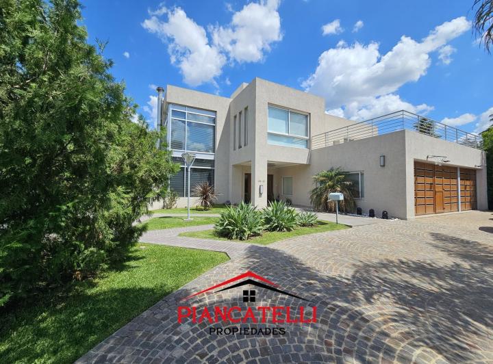 Casa · 1700m² · 9 Ambientes