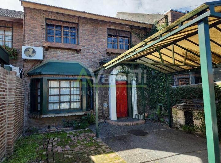 Casa · 180m² · 4 Ambientes · 1 Cochera