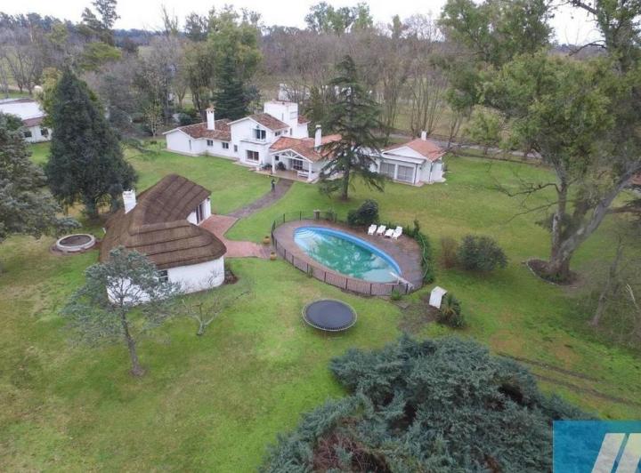 Casa · 555m² · 6 Ambientes · 2 Cocheras