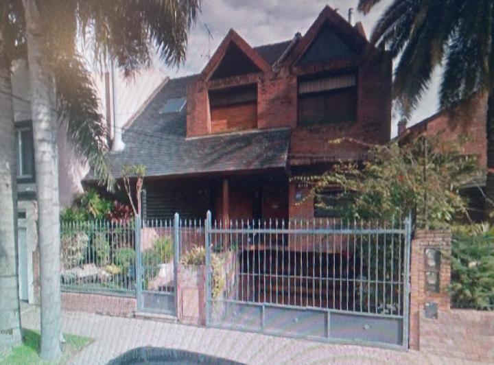 Casa · 400m² · 4 Ambientes · 1 Cochera
